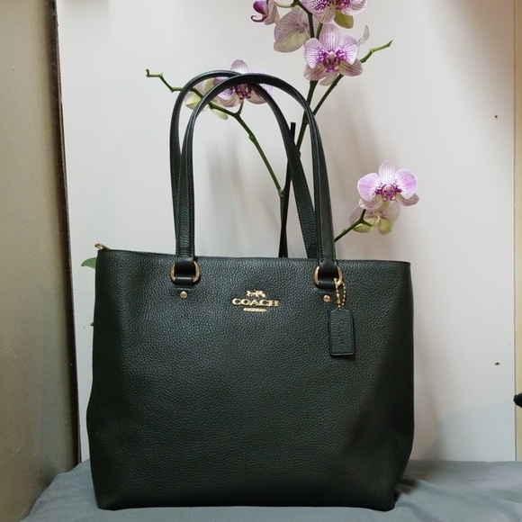 ♠️🔥 SALE  NWT Coach Shoulder bag - Picture 2 of 8